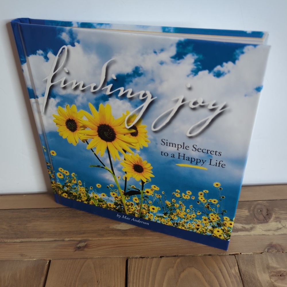 Finding Joy- Simple Secrets to a Happy Life(book with CD)